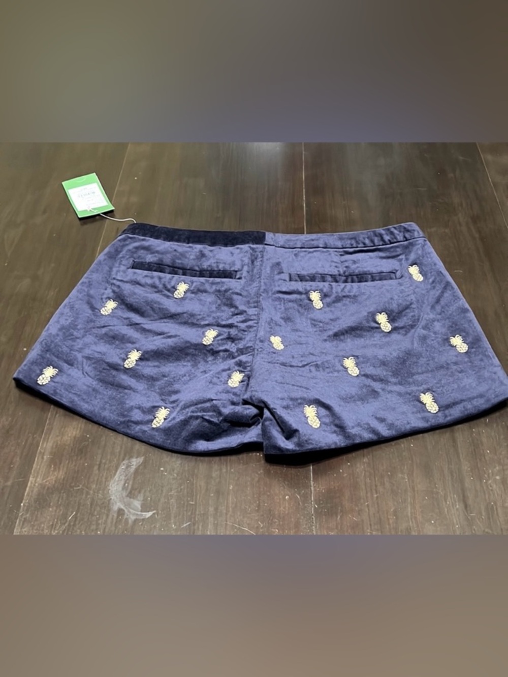 Lilly Pulitzer Adie Short Embroidered Pineapple - Picture 7 of 13